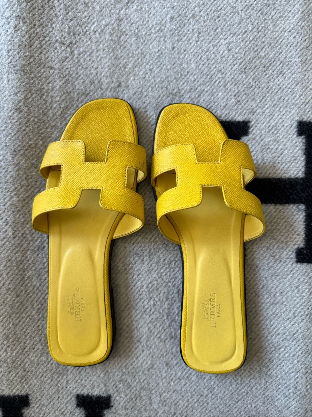 Hermes style oran sandals / slides